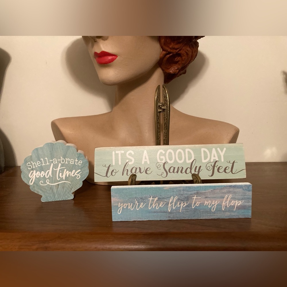 NWT - Decorative Beach Plaques